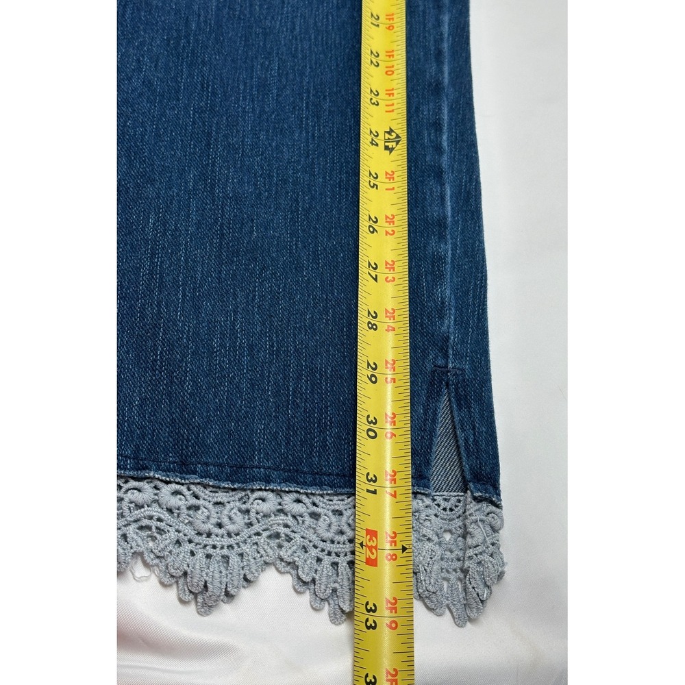 Belle by Kim Gravel Capri Jeans Women 14 Blue Lace Trim Stretch Pull On Denim - Picture 8 of 8